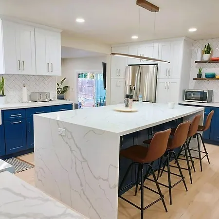 Holiday home Stunning Remodeled House Near Beach And Disneyland