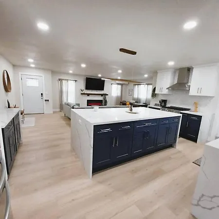 Stunning Remodeled House Near Beach And Disneyland