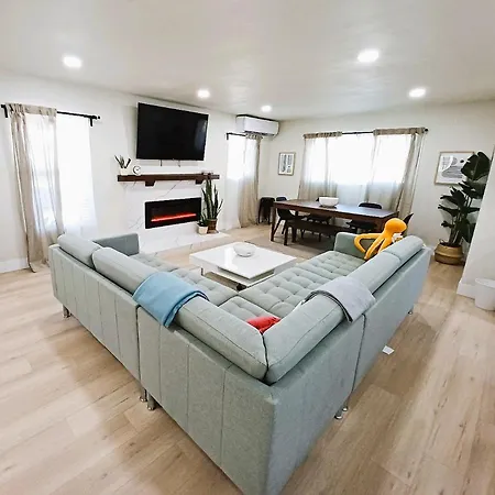 Holiday home Stunning Remodeled House Near Beach And Disneyland Garden Grove