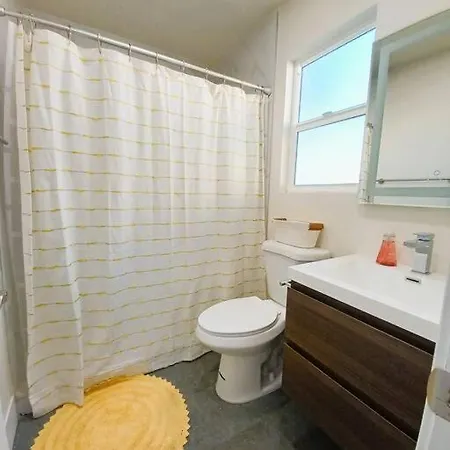 Holiday home Stunning Remodeled House Near Beach And Disneyland *