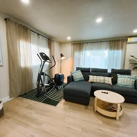 Stunning Remodeled House Near Beach And Disneyland Holiday home Garden Grove