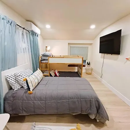 Holiday home Stunning Remodeled House Near Beach And Disneyland *