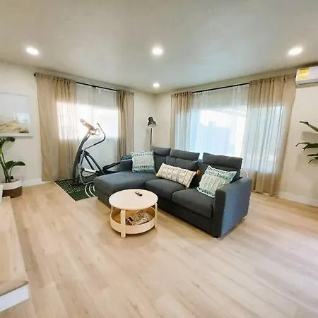 Stunning Remodeled House Near Beach And Disneyland Holiday home Garden Grove