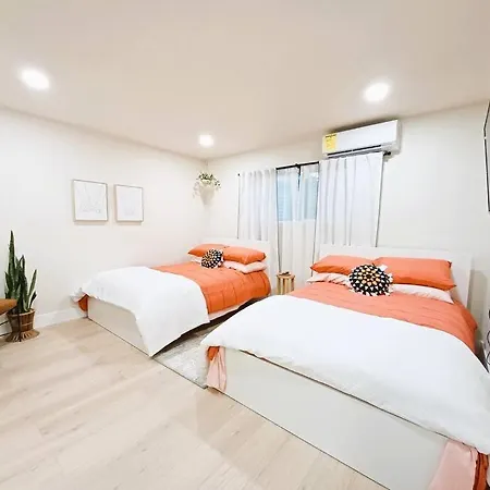 Holiday home Stunning Remodeled House Near Beach And Disneyland *